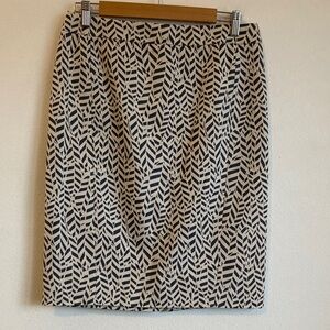 LOFT skirt Cream Leaf Pattern Size 6‎